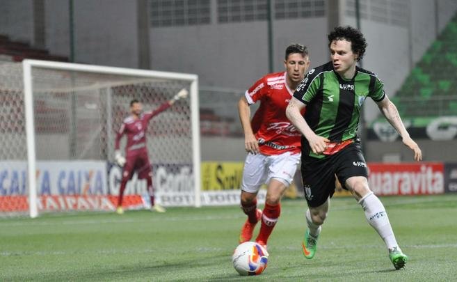 Imagens do jogo entre América e Mogi Mirim no Independência