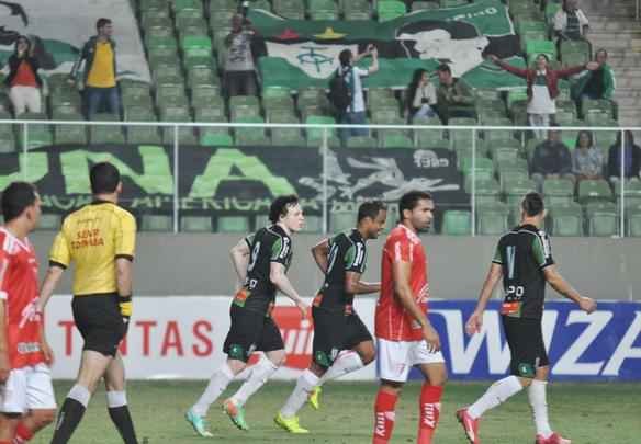 Imagens do jogo entre América e Mogi Mirim no Independência