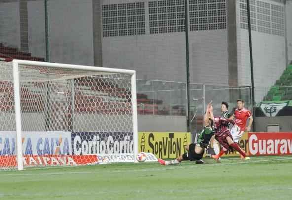Imagens do jogo entre América e Mogi Mirim no Independência