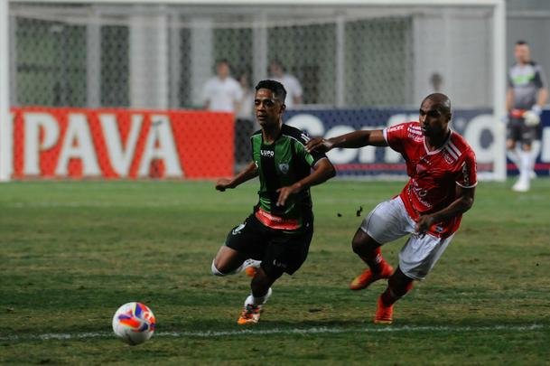 Imagens do jogo entre Amrica e Mogi Mirim no Independncia