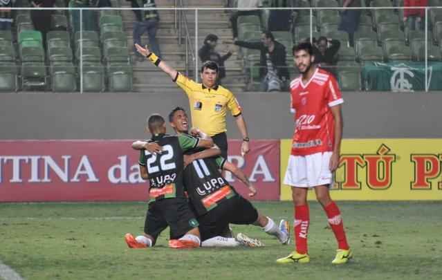 Imagens do jogo entre América e Mogi Mirim no Independência