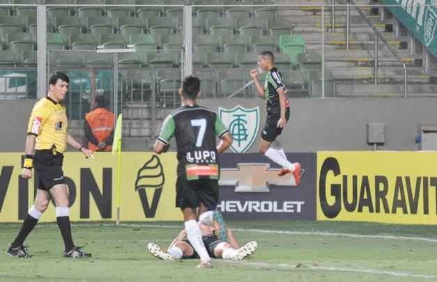 Imagens do jogo entre América e Mogi Mirim no Independência