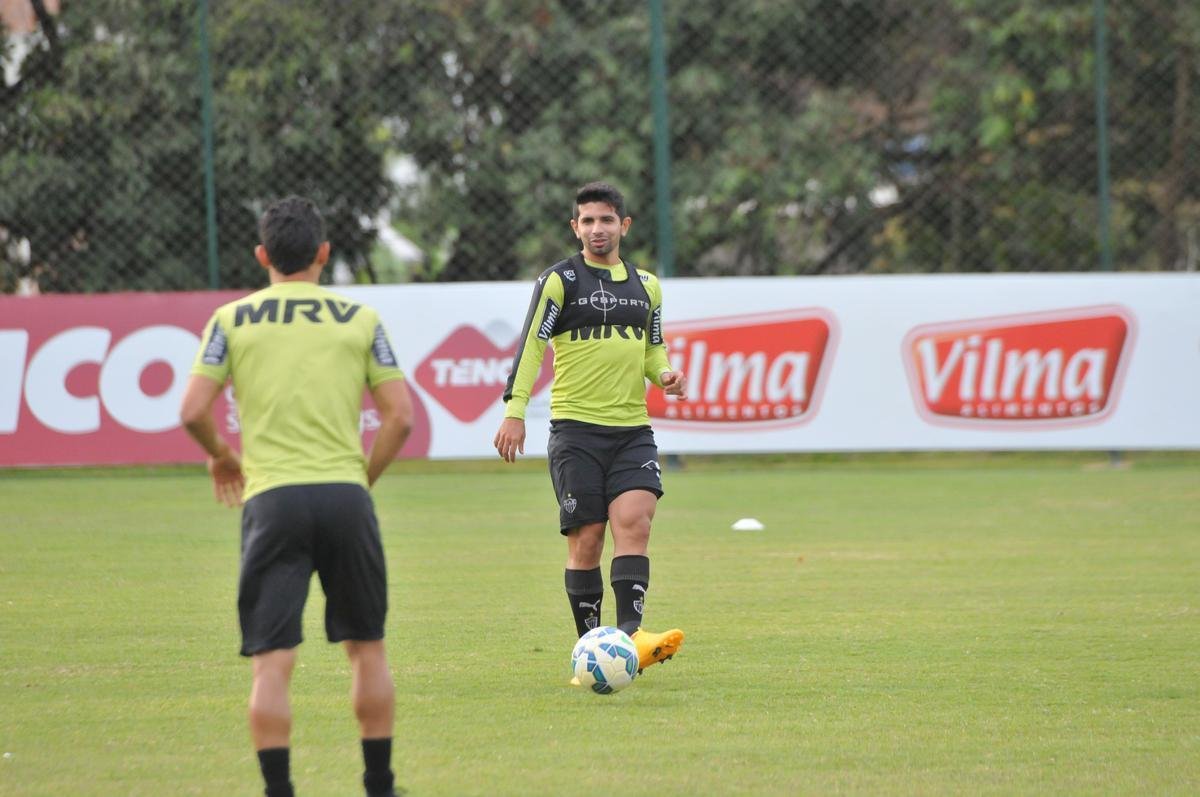 Guilherme voltou  Cidade do Galo e foi recebido com carinho pelos companheiros