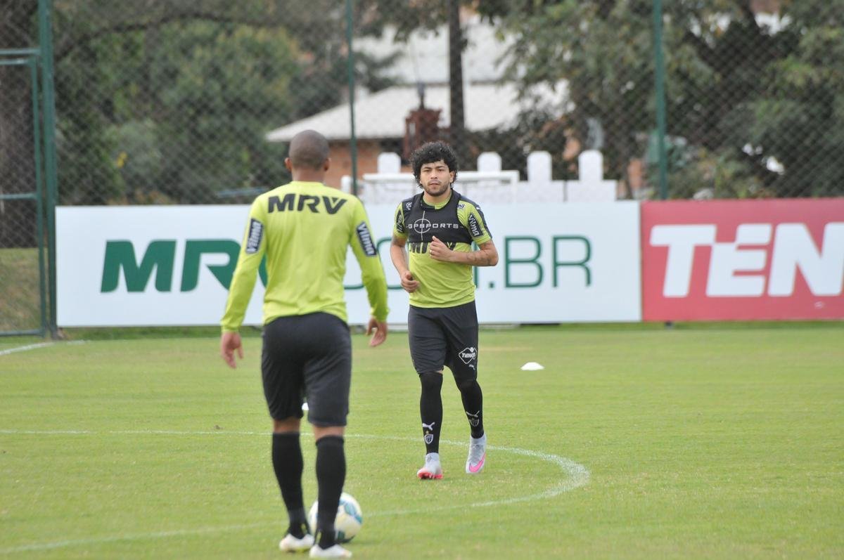 Atacante Luan na Cidade do Galo