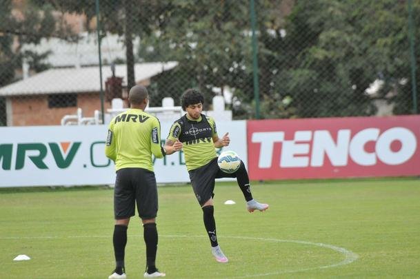 Atacante Luan na Cidade do Galo