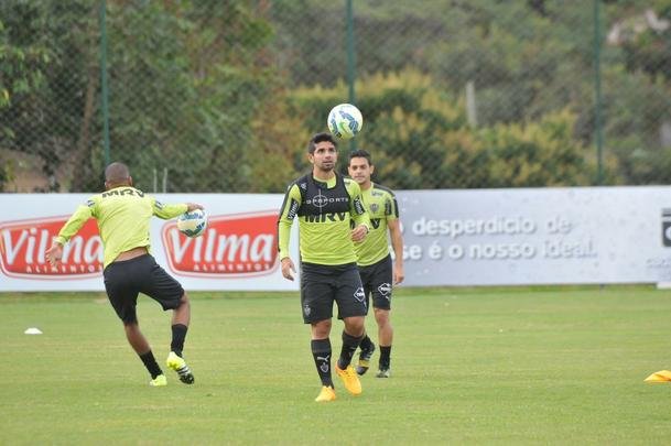 Guilherme voltou  Cidade do Galo e foi recebido com carinho pelos companheiros