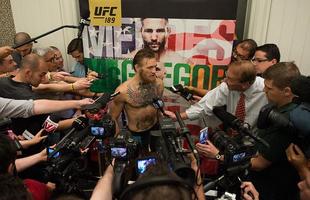 Imagens do treino aberto do UFC 189, em Las Vegas - Concorrida entrevista de McGregor