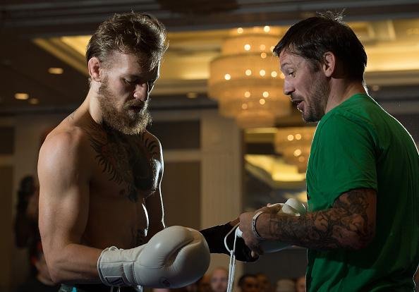 Imagens do treino aberto do UFC 189, em Las Vegas - McGregor cala as luvas para atividade
