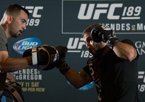 Imagens do treino aberto do UFC 189, em Las Vegas - Chad Mendes trabalha trocao