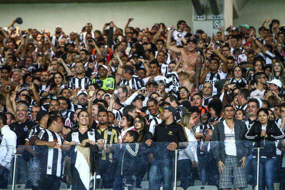 Mais de 50 mil pessoas apoiaram o Atltico contra o Sport, no Mineiro