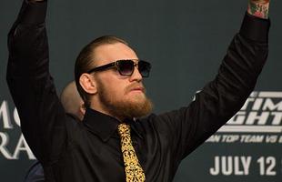 Imagens da coletiva pr-lutas do UFC 189, em Las Vegas - Conor McGregor agita os fs