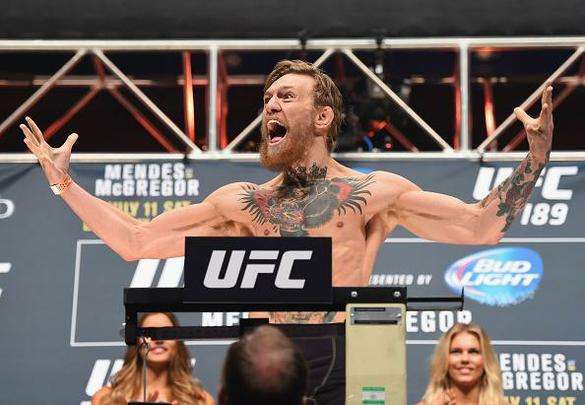 Veja imagens da pesagem e encaradas do UFC 189 - Conor McGregor