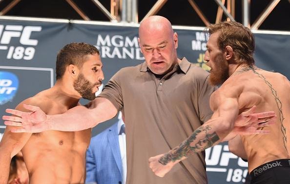 Veja imagens da pesagem e encaradas do UFC 189 - Chad Mendes e Conor McGregor