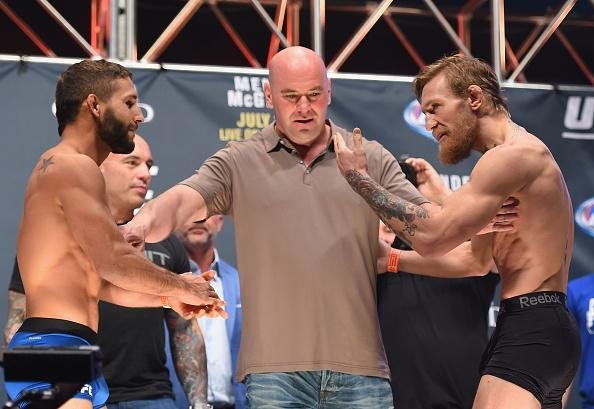 Veja imagens da pesagem e encaradas do UFC 189 - Chad Mendes e Conor McGregor