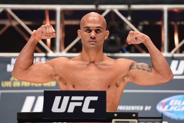 Veja imagens da pesagem e encaradas do UFC 189 - Robbie Lawler