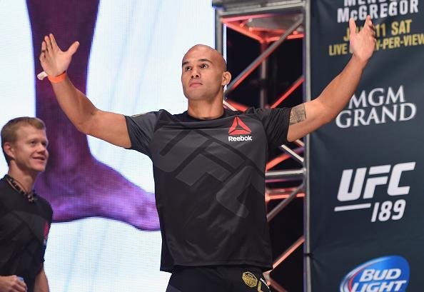Veja imagens da pesagem e encaradas do UFC 189 - Robbie Lawler