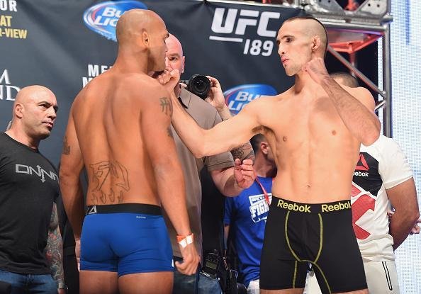 Veja imagens da pesagem e encaradas do UFC 189 - Robbie Lawler e Rory MacDonald