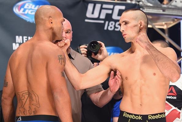 Veja imagens da pesagem e encaradas do UFC 189 - Robbie Lawler e Rory MacDonald