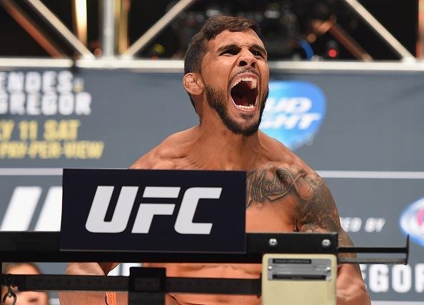 Veja imagens da pesagem e encaradas do UFC 189 - Dennis Bermudez 