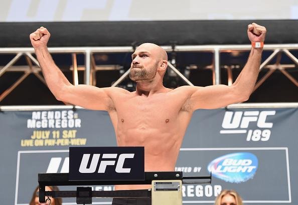 Veja imagens da pesagem e encaradas do UFC 189 - Cathal Pendred 