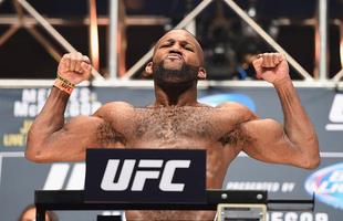 Veja imagens da pesagem e encaradas do UFC 189 - John Howard 