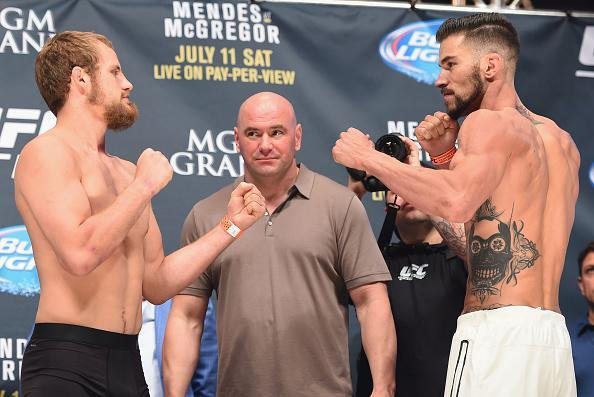 Veja imagens da pesagem e encaradas do UFC 189 - Gunnar Nelson e Brandon Thatch
