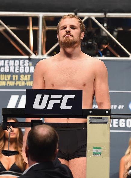 Veja imagens da pesagem e encaradas do UFC 189 - Gunnar Nelson 