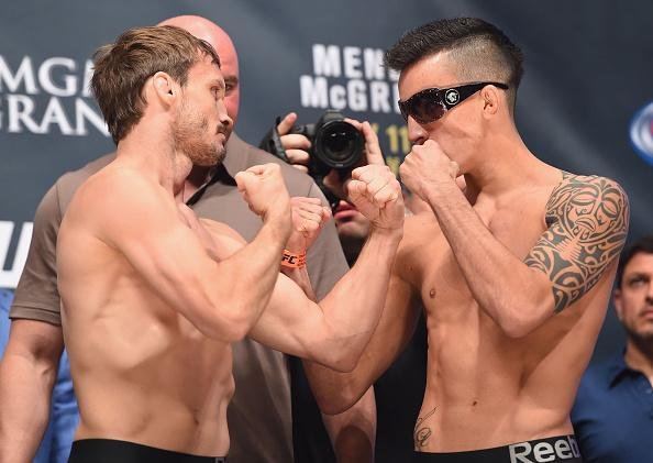 Veja imagens da pesagem e encaradas do UFC 189 - Brad Pickett e Thomas Almeida