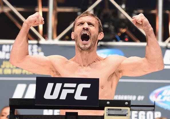 Veja imagens da pesagem e encaradas do UFC 189 - Brad Pickett 