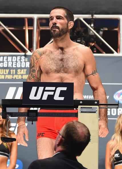 Veja imagens da pesagem e encaradas do UFC 189 - Matt Brown