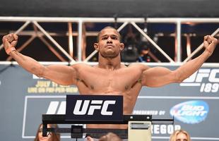 Veja imagens da pesagem e encaradas do UFC 189 - Alex Garcia