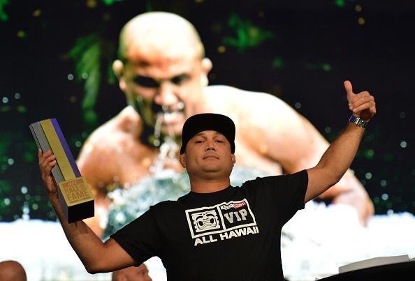 Segundo homem a conquistar o cinturo da companhia em duas categorias de peso diferentes, o havaiano BJ Penn foi o homenageado mais celebrado pelo pblico, ao ser includo na ala da 'Era Moderna'