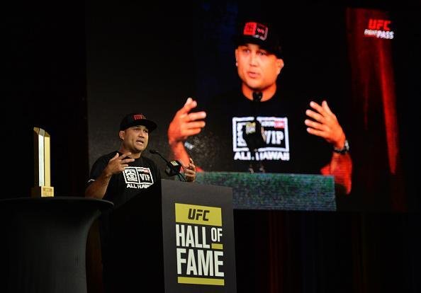 Segundo homem a conquistar o cinturo da companhia em duas categorias de peso diferentes, o havaiano BJ Penn foi o homenageado mais celebrado pelo pblico, ao ser includo na ala da 'Era Moderna'