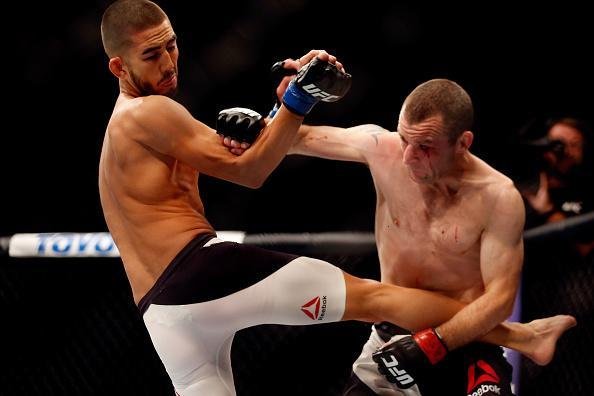 Louis Smolka (luvas azuis) venceu Neil Seery por deciso unnime