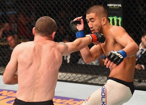 Louis Smolka (luvas azuis) venceu Neil Seery por deciso unnime