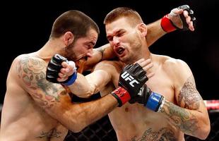 Matt Brown (luvas vermelhas) venceu Tim Means por finalizao aos 4m44s do primeiro round