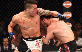 Thomas Almeida (luvas azuis) venceu Brad Pickett por nocaute no segundo round