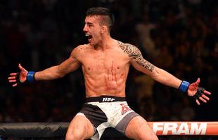 Thomas Almeida (luvas azuis) venceu Brad Pickett por nocaute no segundo round