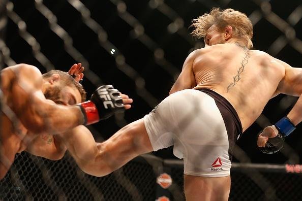 Veja imagens incrveis da vitria de Conor McGregor sobre Chad Mendes