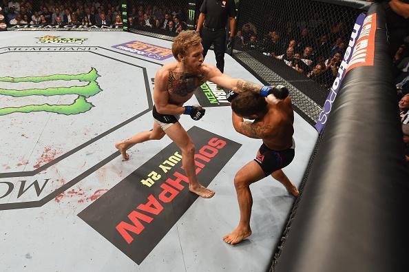 Veja imagens incrveis da vitria de Conor McGregor sobre Chad Mendes
