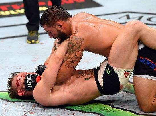 Veja imagens incríveis da vitória de Conor McGregor sobre Chad Mendes
