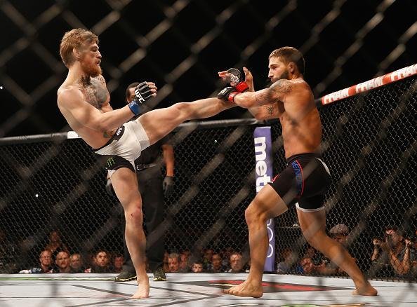 Veja imagens incrveis da vitria de Conor McGregor sobre Chad Mendes