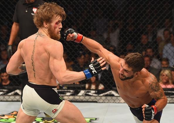 Veja imagens incrveis da vitria de Conor McGregor sobre Chad Mendes