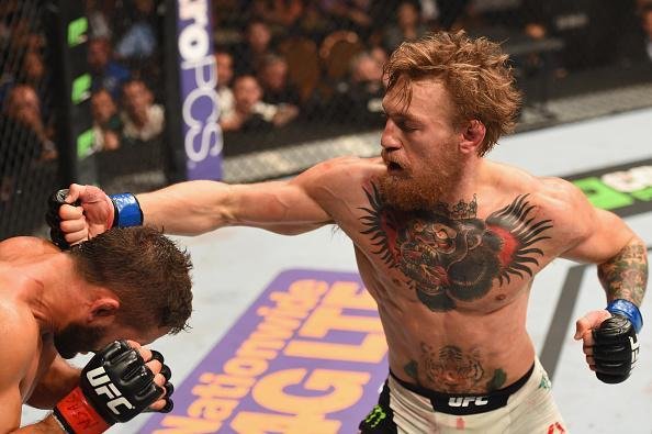 Veja imagens incrveis da vitria de Conor McGregor sobre Chad Mendes