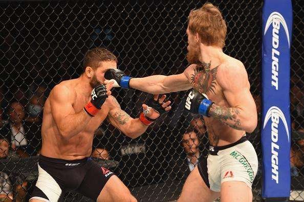 Veja imagens incríveis da vitória de Conor McGregor sobre Chad Mendes