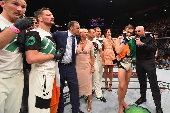 Veja imagens incrveis da vitria de Conor McGregor sobre Chad Mendes