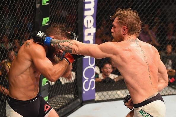Veja imagens incrveis da vitria de Conor McGregor sobre Chad Mendes