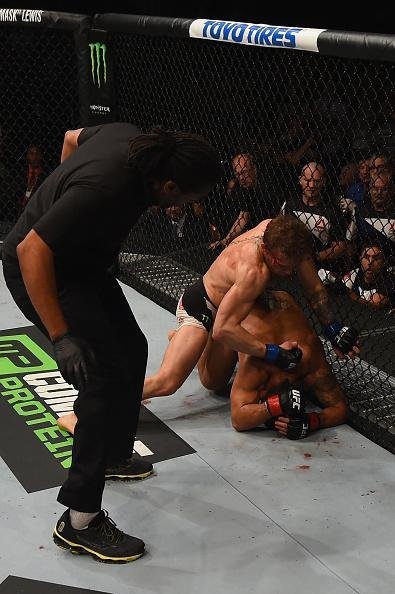 Veja imagens incrveis da vitria de Conor McGregor sobre Chad Mendes