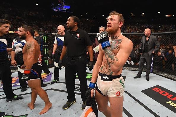 Veja imagens incrveis da vitria de Conor McGregor sobre Chad Mendes