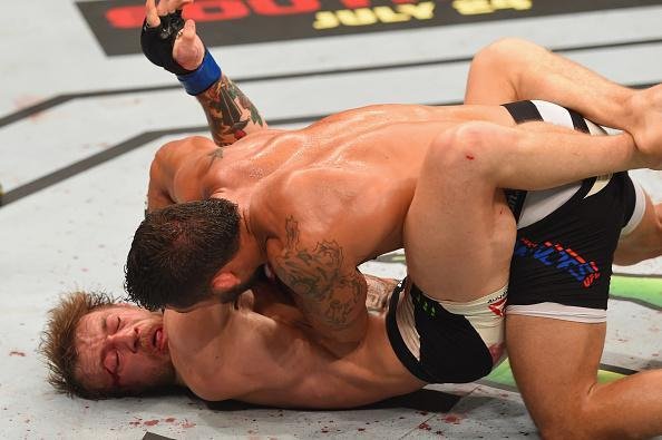 Veja imagens incríveis da vitória de Conor McGregor sobre Chad Mendes